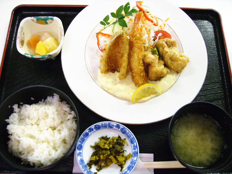 ミックスフライ定食　800円