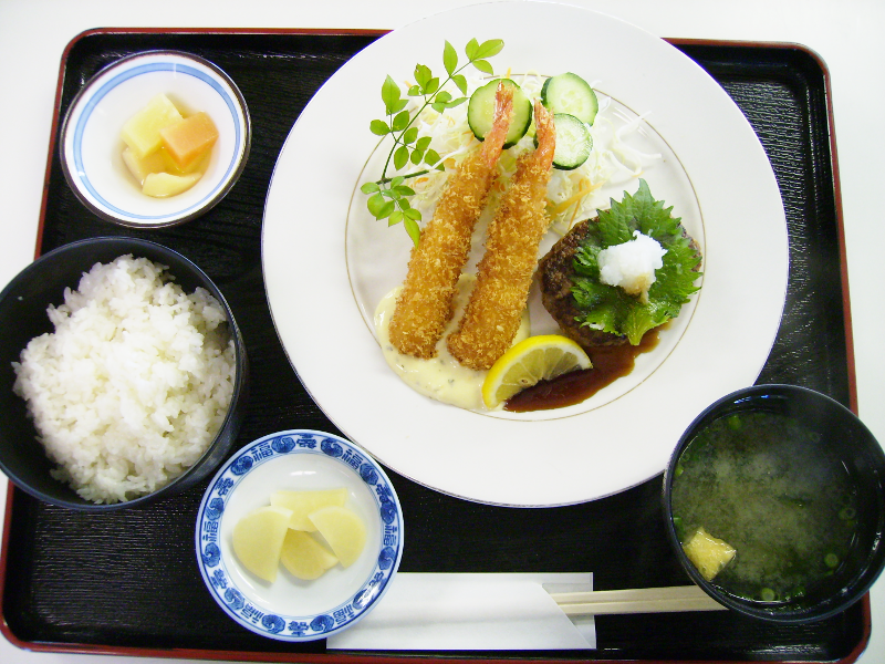 エビフライ定食　800円