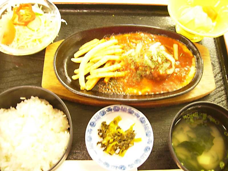 ハンバーグ定食800円